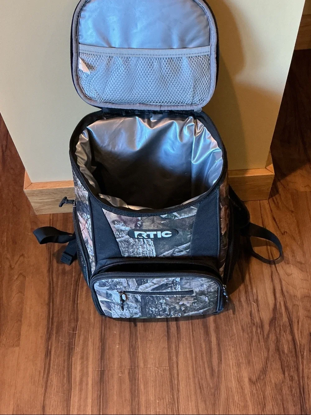 RTIC Men's Camo Backpack Cooler - Brown/Black